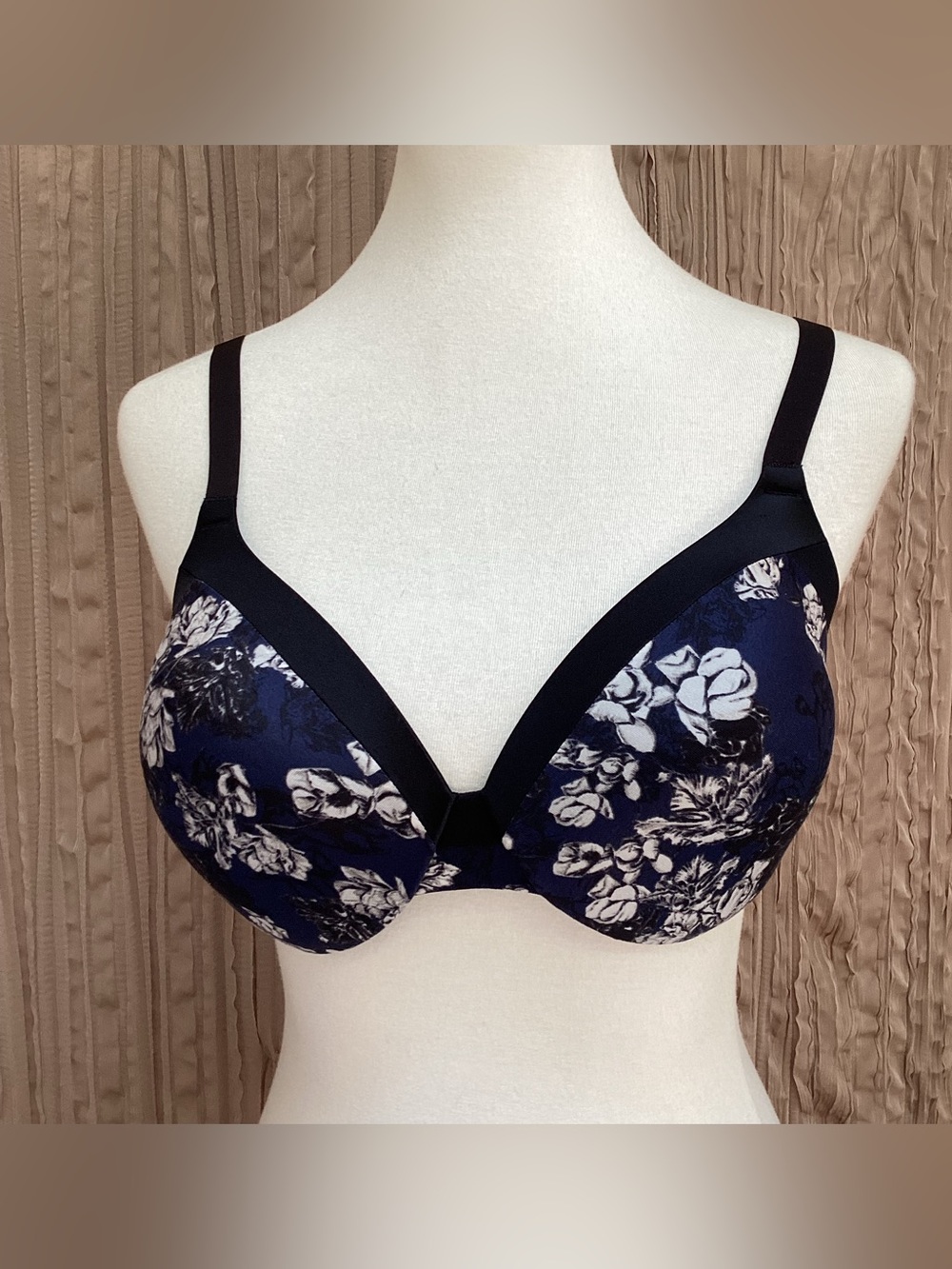 Maidenform Comfort Devotion Extra coverage shaping Underwire Bra #9436, size 36D